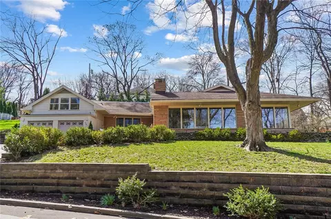 450 Ridgewood Ave, Oakwood, OH 45409