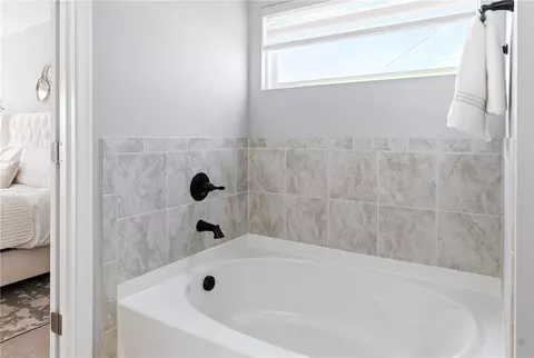 Bath - 3553 Shellbark Dr, Sugarcreek Township, OH 45305 photo 2 of 3