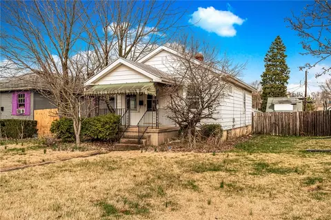 1047 W Dorothy Ln, Kettering, OH 45409 photo 3