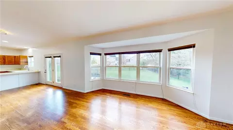 Living - 40 Millbrook Ct, Springboro, OH 45066 photo 4 of 7