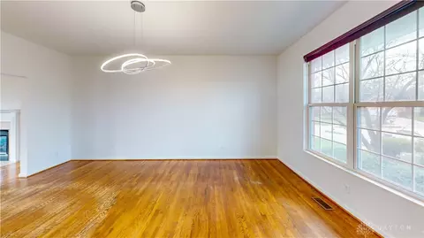 Living - 40 Millbrook Ct, Springboro, OH 45066 photo 1 of 7