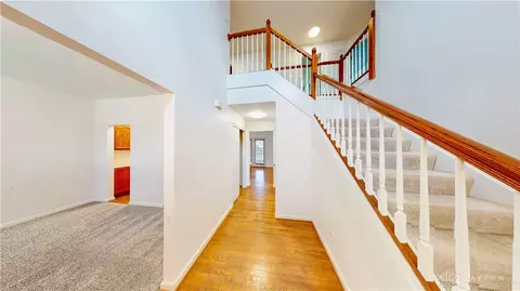 Entry Way - 40 Millbrook Ct, Springboro, OH 45066 photo 2 of 8