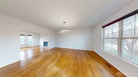 Living - 40 Millbrook Ct, Springboro, OH 45066 photo 2 of 7