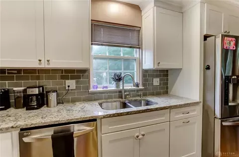 Kitchen - 1872 Olde Haley Dr, Centerville, OH 45458 photo 6 of 7