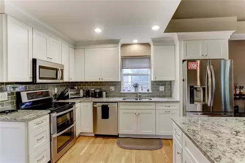 Kitchen - 1872 Olde Haley Dr, Centerville, OH 45458 photo 3 of 7