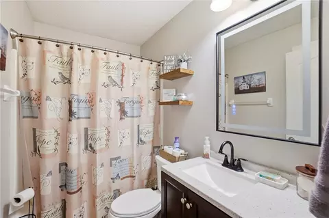 Bath - 6536 Bellow Ct, Waynesville, OH 45068 photo 4 of 5