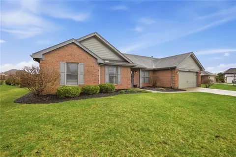 Exterior - 6536 Bellow Ct, Waynesville, OH 45068 photo 4 of 9