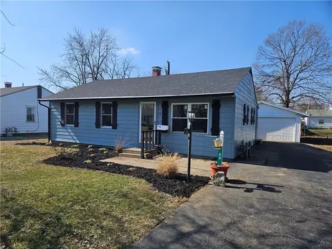 65 S Maple St, Germantown, OH 45327 photo 2