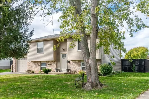 102 Calmont Farm Cir, Englewood, OH 45322