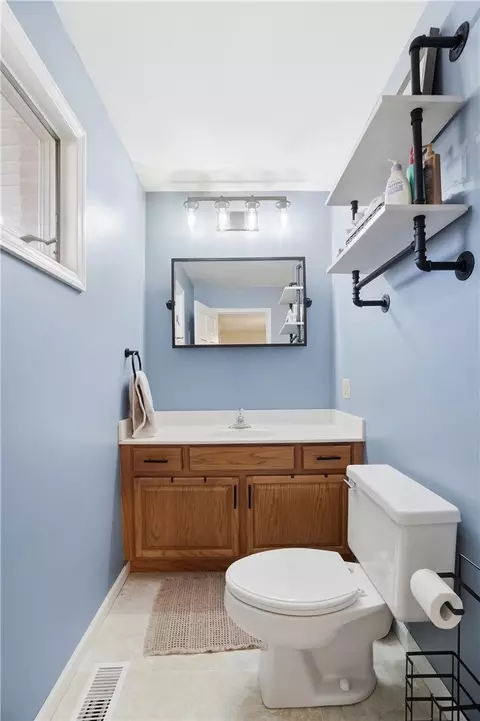 Bath - 2826 Shetterly Ln, Centerville, OH 45440 photo 2 of 4