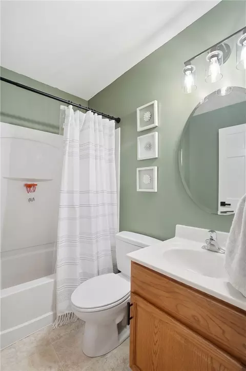 Bath - 2826 Shetterly Ln, Centerville, OH 45440 photo 4 of 4