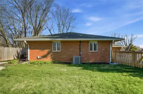 Exterior - 2826 Shetterly Ln, Centerville, OH 45440 photo 6 of 12
