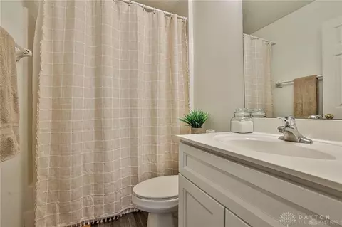 Bath - 1536 Old Lane Ave, Kettering, OH 45409 photo 2 of 3