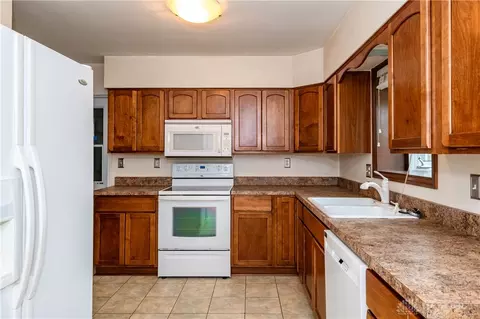 Kitchen - 4024 Overland Trl, Kettering, OH 45429 photo 3 of 3