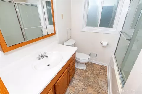 Bath - 4024 Overland Trl, Kettering, OH 45429 photo 2 of 2