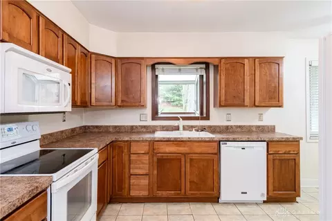 Kitchen - 4024 Overland Trl, Kettering, OH 45429 photo 1 of 3