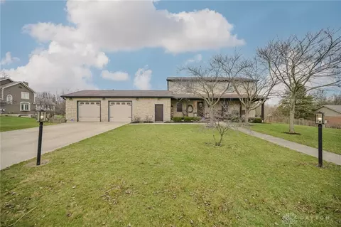 780 W Eva Cir, Springfield, OH 45504 photo 2