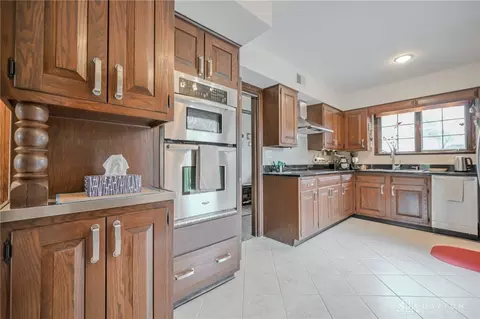 Kitchen - 735 Tanglewood Dr, Springfield, OH 45504 photo 1 of 2