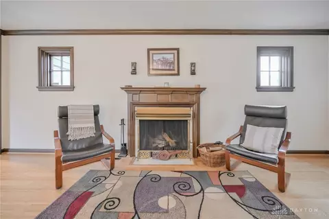 Living - 735 Tanglewood Dr, Springfield, OH 45504 photo 2 of 6