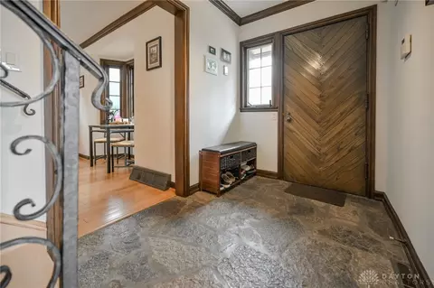 Entry Way - 735 Tanglewood Dr, Springfield, OH 45504 photo 1 of 4