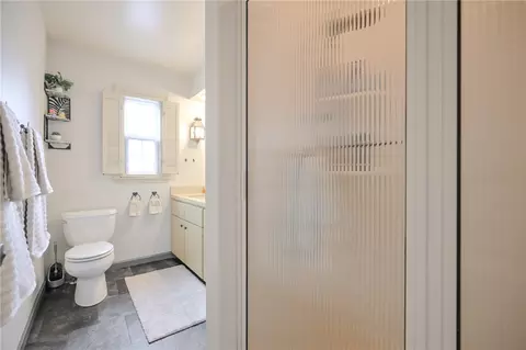 Bath - 735 Tanglewood Dr, Springfield, OH 45504 photo 4 of 6