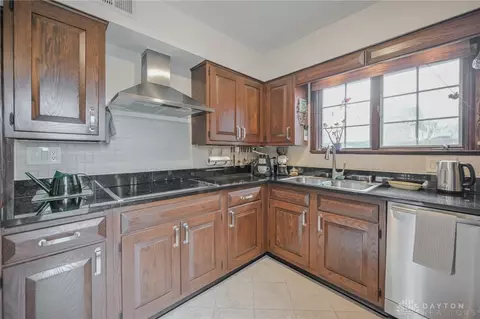 Kitchen - 735 Tanglewood Dr, Springfield, OH 45504 photo 2 of 2