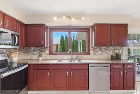 Kitchen - 1108 Chateau Dr, Kettering, OH 45429 photo 2 of 4