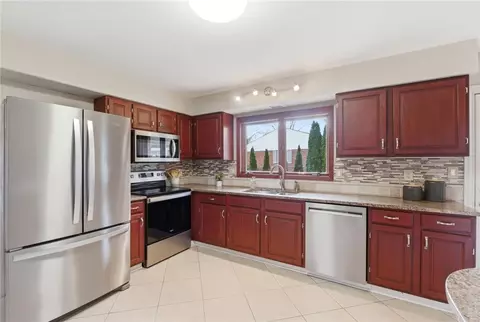 Kitchen - 1108 Chateau Dr, Kettering, OH 45429 photo 3 of 4