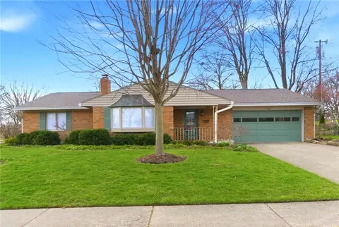 1108 Chateau Dr, Kettering, OH 45429