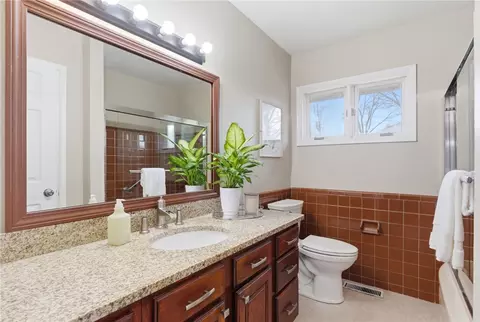 Bath - 1108 Chateau Dr, Kettering, OH 45429 photo 2 of 3