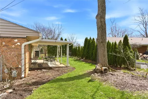 Exterior - 1108 Chateau Dr, Kettering, OH 45429 photo 6 of 6