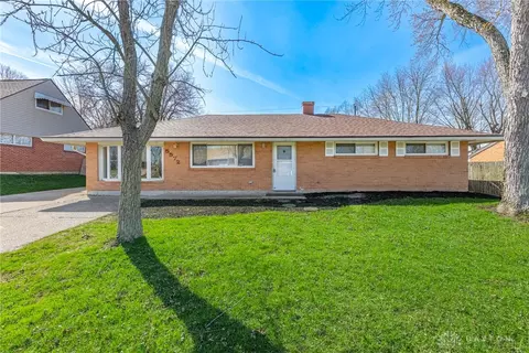 5572 Shady Oak St, Huber Heights, OH 45424