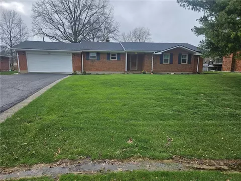 3639 Mary Ann Dr, Lebanon, OH 45036