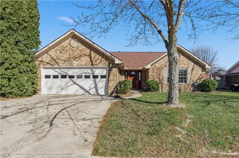 8858 Deer Hollow Dr, Huber Heights, OH 45424