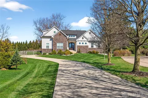 7425 Stoneham Cir, Springboro, OH 45066 photo 2