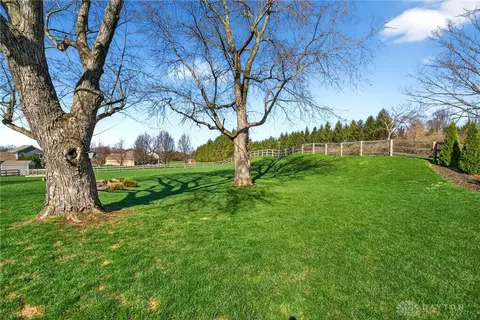 7425 Stoneham Cir, Springboro, OH 45066 photo 33
