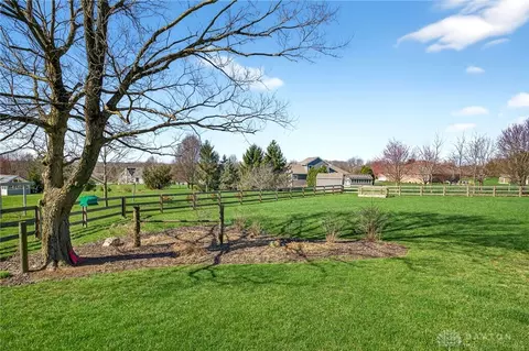 7425 Stoneham Cir, Springboro, OH 45066 photo 37