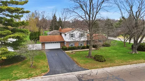 190 N Village Dr, Centerville, OH 45459