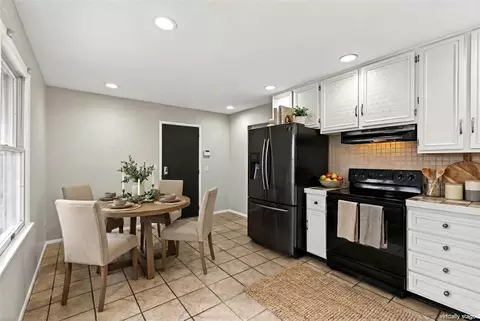 Kitchen - 450 Evergreen Dr, Springboro, OH 45066 photo 1 of 6