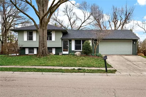 450 Evergreen Dr, Springboro, OH 45066