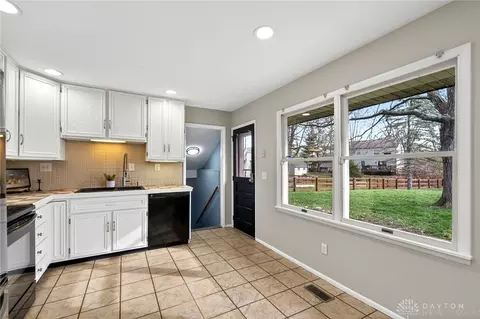 Kitchen - 450 Evergreen Dr, Springboro, OH 45066 photo 6 of 6