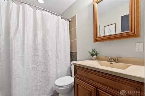 Bath - 450 Evergreen Dr, Springboro, OH 45066 photo 1 of 4