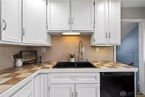 Kitchen - 450 Evergreen Dr, Springboro, OH 45066 photo 5 of 6