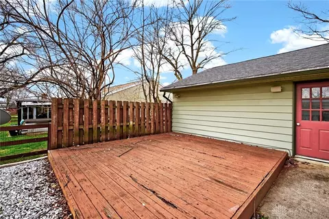 Exterior - 450 Evergreen Dr, Springboro, OH 45066 photo 5 of 9