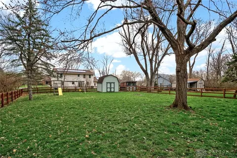 Exterior - 450 Evergreen Dr, Springboro, OH 45066 photo 3 of 9