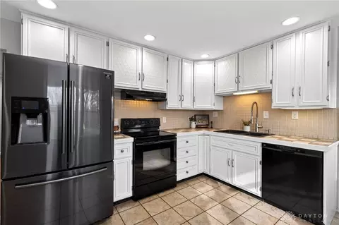 Kitchen - 450 Evergreen Dr, Springboro, OH 45066 photo 3 of 6
