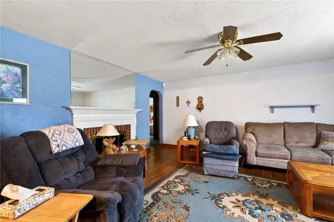 Living - 1204 Waving Willow Dr, Kettering, OH 45409 photo 2 of 4