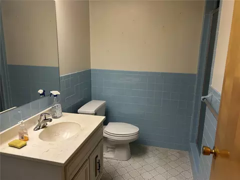 Bath - 1912 Echo Wood Ct, Kettering, OH 45429 photo 2 of 2
