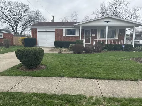 1912 Echo Wood Ct, Kettering, OH 45429