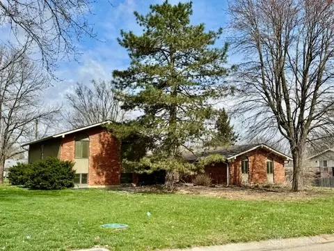 811 Lyncreek Dr, Centerville, OH 45458